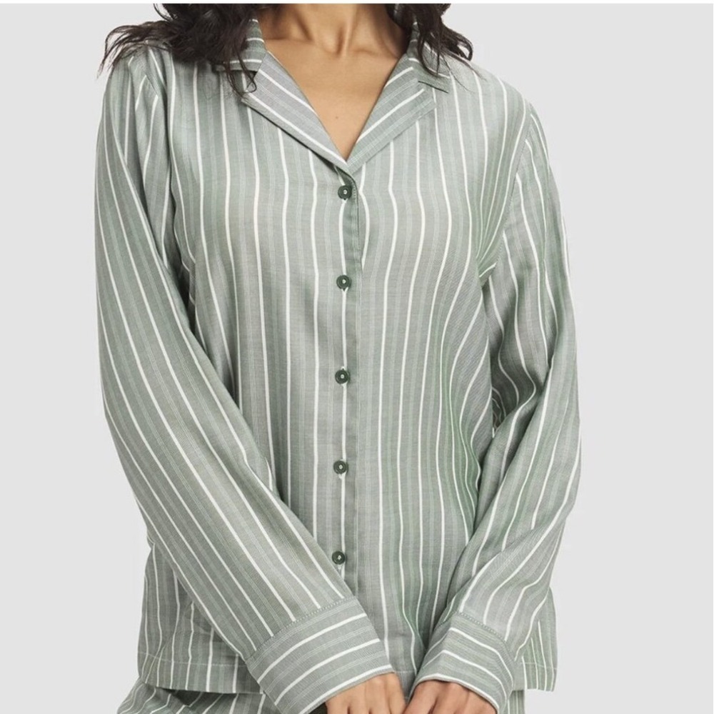 COZY‎ EARTH Soft Woven Long Sleeve Pajama Top green Stripes NWT Size Small